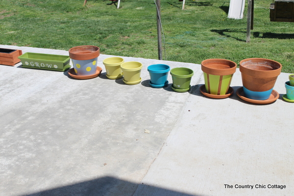 7 Ways to Customize your Planters with Paint -- great ideas with a video demonstration! 7 Ways to Customize your Planters with Paint -- great ideas with a video demonstration!