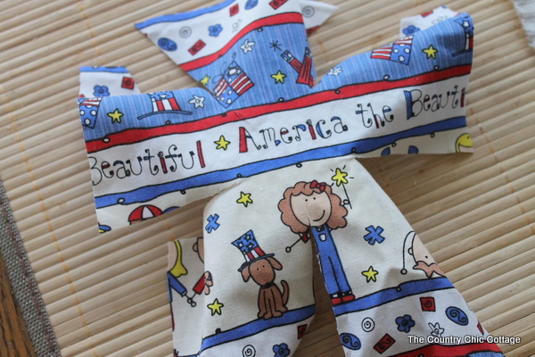 A great buttons and stars garland for your summer or 4th of July decor. Come see how to make this craft with Styrofoam, fabric, and buttons. cutting the star shape out of fabric