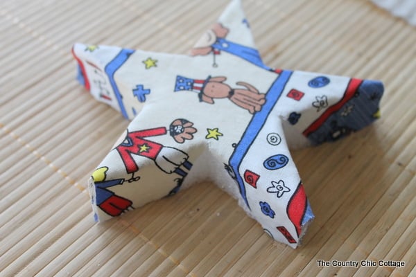 A great buttons and stars garland for your summer or 4th of July decor. Come see how to make this craft with Styrofoam, fabric, and buttons. adhering the fabric to the star shape for the patriotic garland