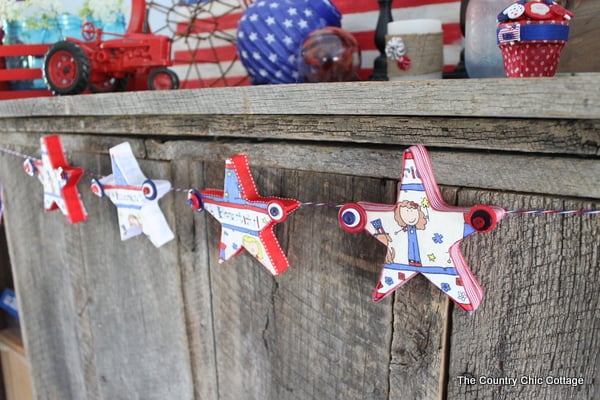 A great buttons and stars garland for your summer or 4th of July decor. Come see how to make this craft with Styrofoam, fabric, and buttons. patriotic star and button garland