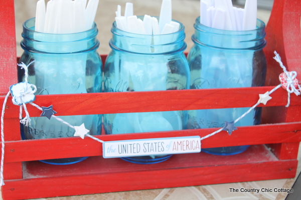 Make this mason jar utensil carrier in just 10 minutes or less with a great video tutorial! Perfect for the 4th of July or any summer occasion! Make this mason jar utensil carrier in just 10 minutes or less with a great video tutorial! Perfect for the 4th of July or any summer occasion!