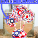 Vous pouvez facilement réaliser ce décor patriotique en quelques minutes! Prenez quelques fournitures simples et créez les vôtres pour votre maison! #patriotic # 4thofjuly #summer #decor #homedecor #americana #redwhiteandblue