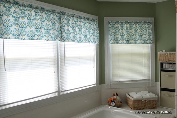 How to Make Curtains: Try this super simple sewing technique. Make an entire curtain with only sewing straight lines. Great tutorial with a video! Make your own curtains with this simple sewing technique that only requires a few simple lines