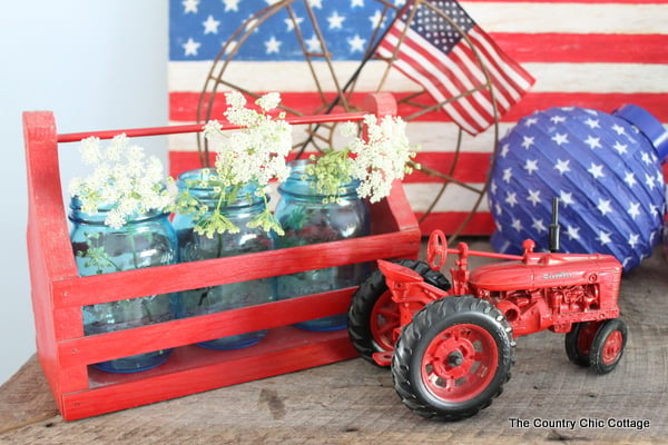 A decorated mantel for summer that you really must see. Red, white, and blue inspiration for the 4th of July and beyond!