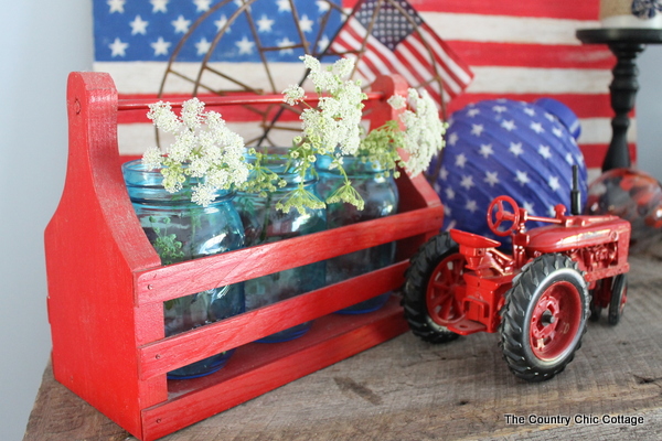 A decorated mantel for summer that you really must see. Red, white, and blue inspiration for the 4th of July and beyond!