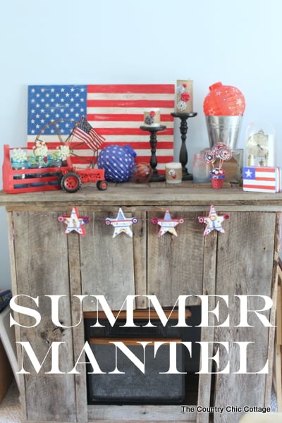 A decorated mantel for summer that you really must see. Red, white, and blue inspiration for the 4th of July and beyond!