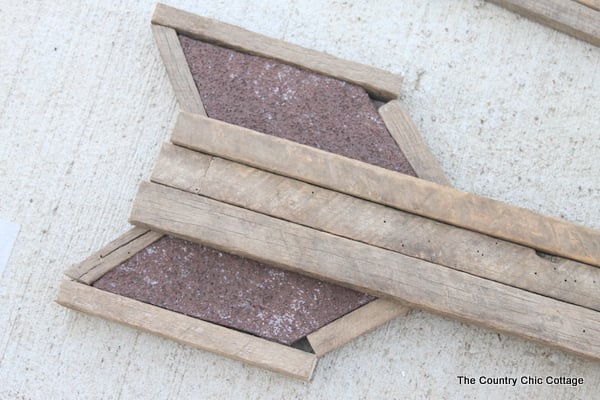 Use reclaimed wood sticks to make this extra large rustic wood arrow for your home today.