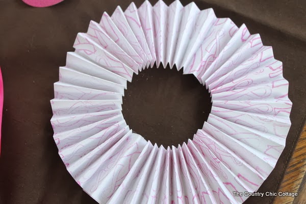 making a paper medallion