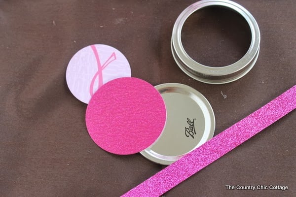 covering a mason jar lid in pink paper