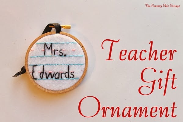 Handmade Gift Idea: 8 hoop ornaments that can be given as gifts this year. Ideas for everyone on your Christmas list. Teacher gift ornament