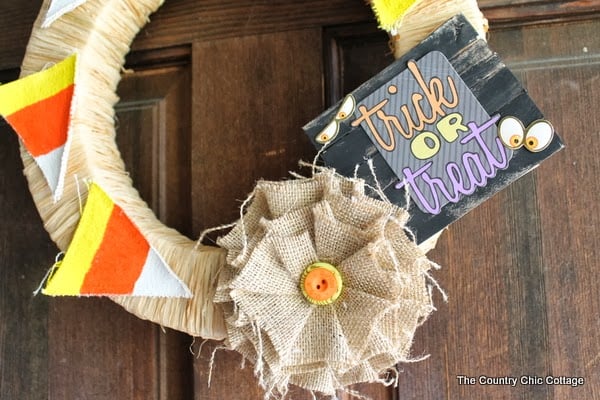 Trick or Treat Halloween Wreath -- a quick and easy candy corn wreath for your Halloween decor.