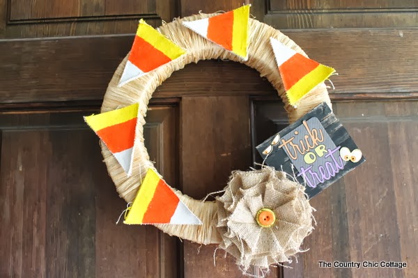 Trick or Treat Halloween Wreath -- a quick and easy candy corn wreath for your Halloween decor.