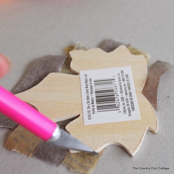 Washi Tape Fall Leaf Garland -- a fun craft project that you can make in minutes for your Thanksgiving or fall decor. Washi Tape Fall Leaf Garland -- a fun craft project that you can make in minutes for your Thanksgiving or fall decor.