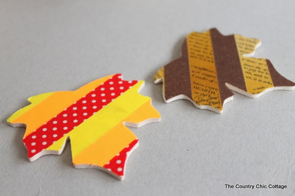 Washi Tape Fall Leaf Garland -- a fun craft project that you can make in minutes for your Thanksgiving or fall decor.