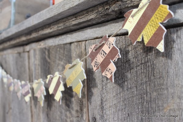 Washi Tape Fall Leaf Garland -- a fun craft project that you can make in minutes for your Thanksgiving or fall decor.