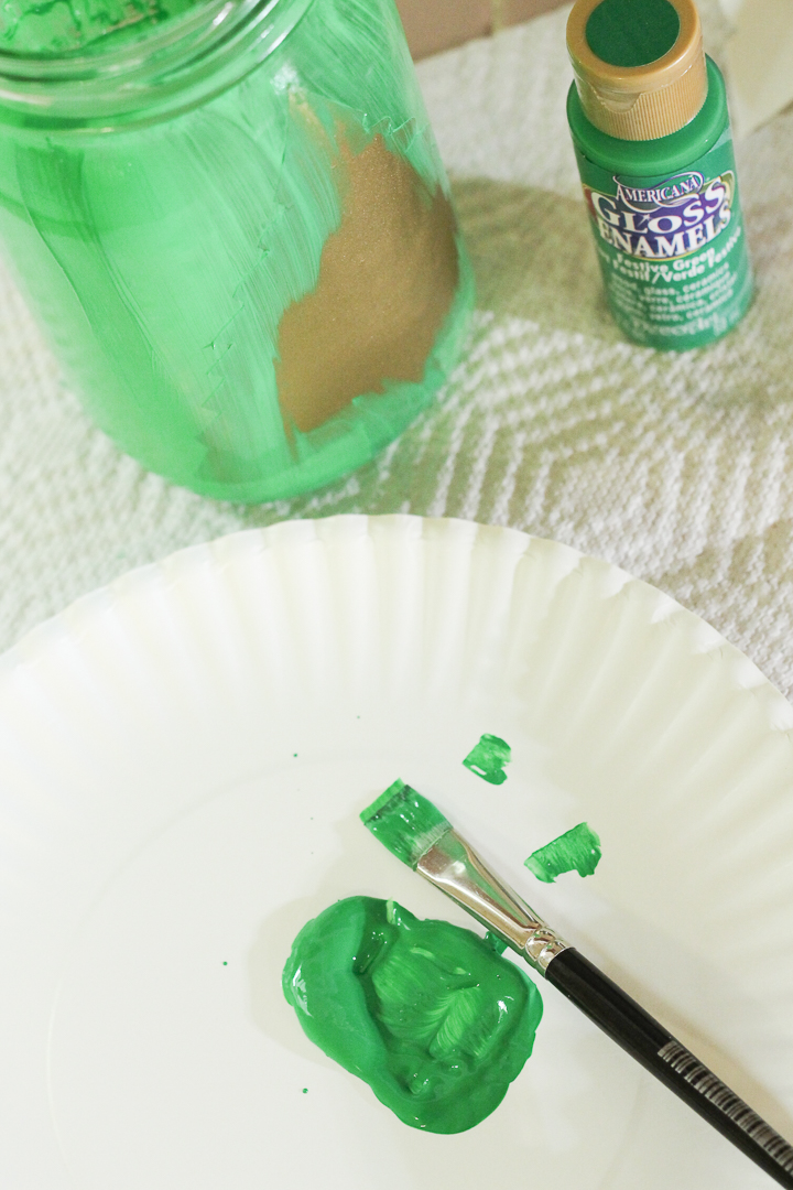 painting a christmas tree mason jar