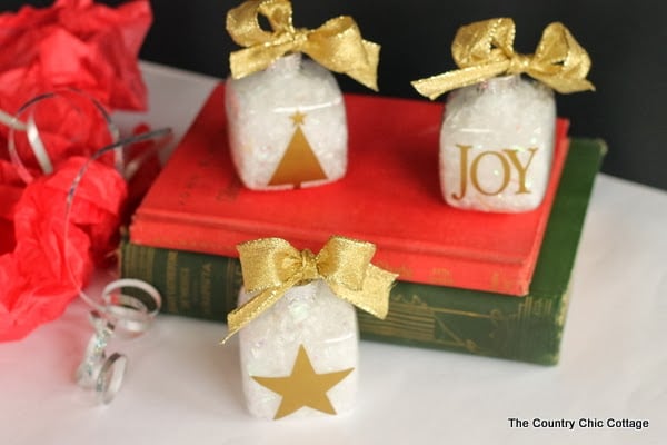 Gold Silhouette Ornaments -- make these simple Christmas ornaments using gold vinyl in just a few minutes. Gold Silhouette Ornaments -- make these simple Christmas ornaments using gold vinyl in just a few minutes.