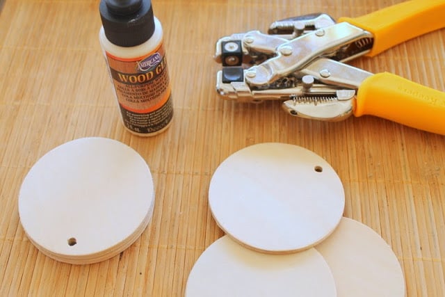 String Art Ornaments -- a fun and unique craft project to make with your kids this Christmas -- grab some wood and string to get started. project supplies for string art ornaments