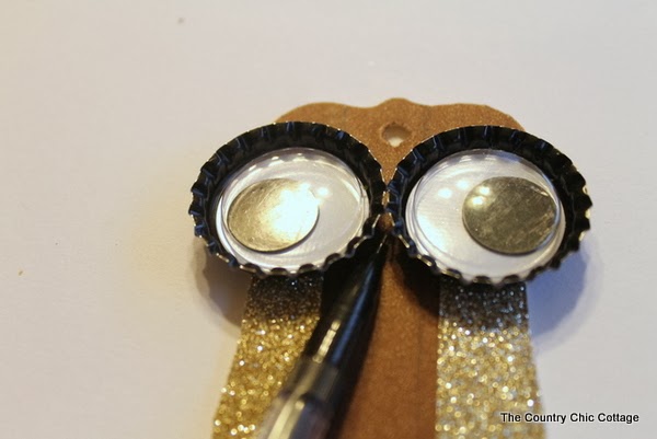 Washi Tape Owl Ornaments -- make these quick and easy owl Christmas ornaments with just a few supplies. Washi Tape Owl Ornaments -- make these quick and easy owl Christmas ornaments with just a few supplies.