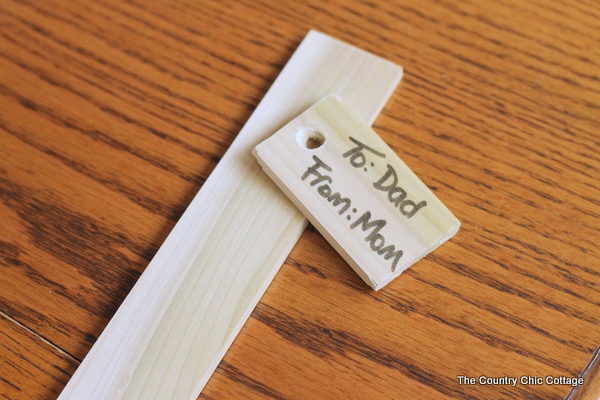 Gift wrap for men with duct tape -- a fun way to wrap gifts for guys! Learn how to make a bow from duct tape! DIY wood gift tag