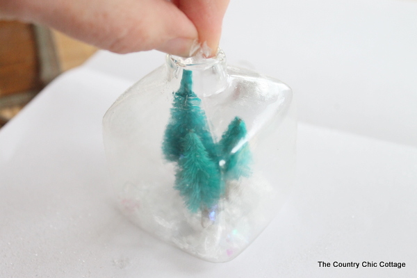 Kids Craft: Mini Snow Globe Ornaments -- click the picture to get the full instructions for making your own fun Christmas ornaments. adding in artificial snow