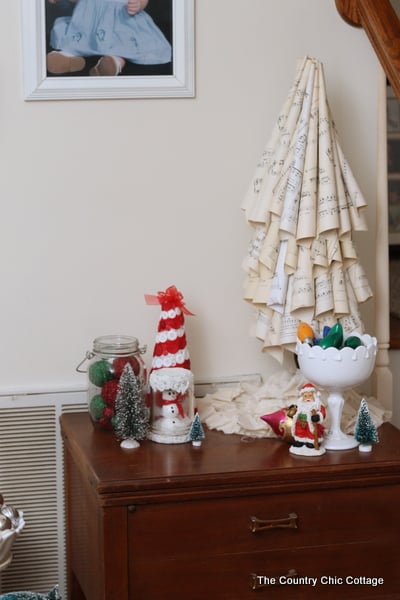 The Country Chic Cottage Christmas Home Tour 2013 -- a rustic country farmhouse home tour with tons of pictures you don't want to miss. The Country Chic Cottage Christmas Home Tour 2013 -- a rustic country farmhouse home tour with tons of pictures you don't want to miss.