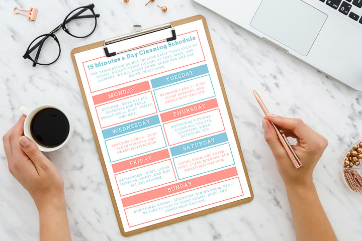 This daily cleaning schedule breaks cleaning tasks down into 15 minutes per day, keeping your home consistently and easily clean and tidy!