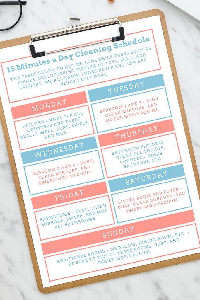 Use this printable daily cleaning schedule to break down your home cleaning routine into easy 15 minute daily chunks!