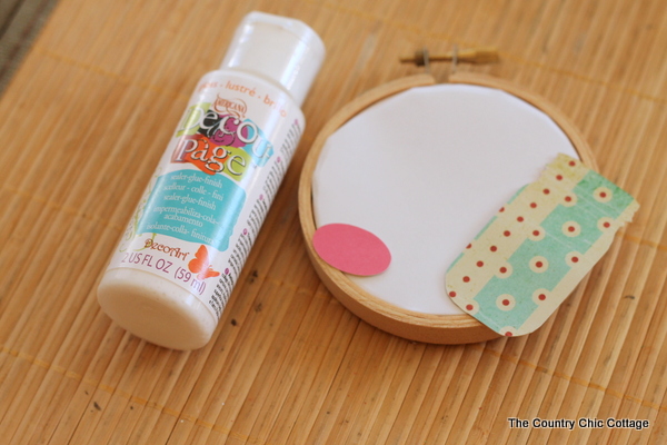 Embroidery Hoop Art -- use paper to create amazing embroidery hoop art with this easy to follow craft tutorial. Embroidery Hoop Art -- use paper to create amazing embroidery hoop art with this easy to follow craft tutorial.