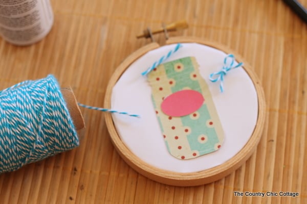 Embroidery Hoop Art -- use paper to create amazing embroidery hoop art with this easy to follow craft tutorial.