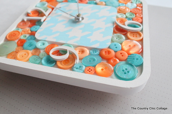 DIY Button Clock -- make your own button clock for a craft room or any room in your home. DIY Button Clock