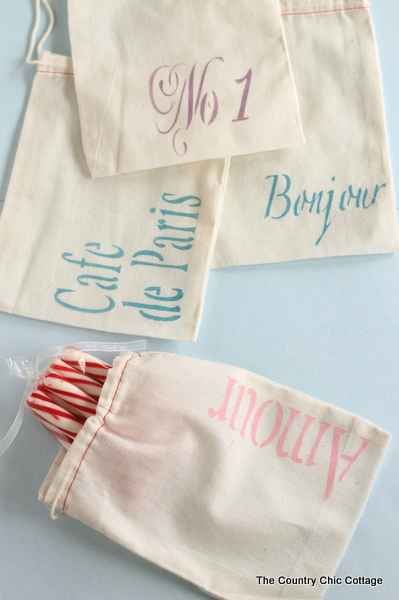 French Wedding Favor Bags -- make these stenciled favor bags in just a few minutes.