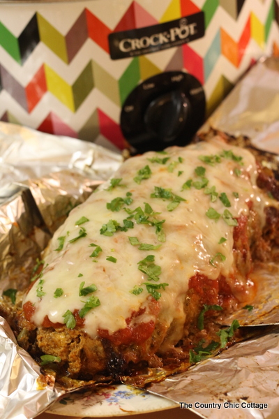 Slow Cooker Pizza Meatloaf -- use your crock pot to make this wonderful pizza meatloaf recipe.