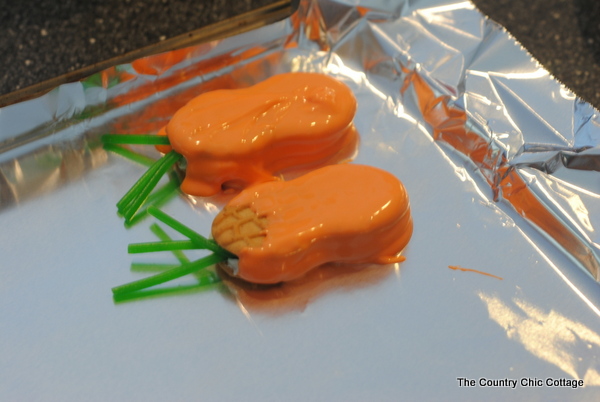 Carrot Cookies from Nutter Butters -- perfect easy recipe for celebrating spring with your kids.