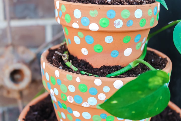 jardinière à plusieurs niveaux peinte