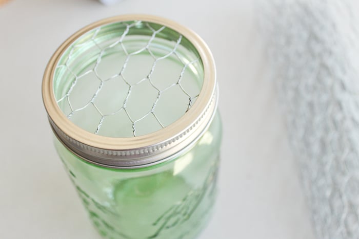 Chicken wire in a wide mouth mason jar lid