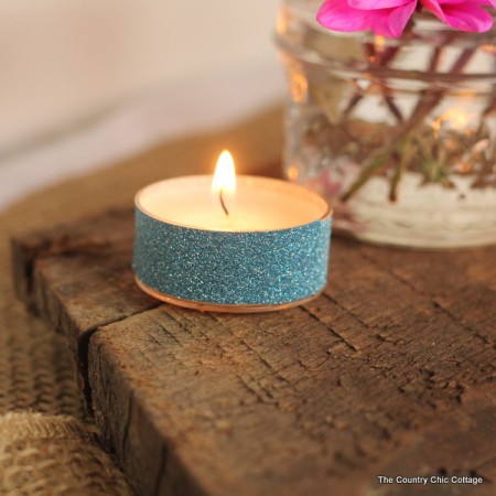 Make glitter tea lights in just 30 seconds with no mess! Use these for your wedding or reception. Click to get the full instructions on making your own.