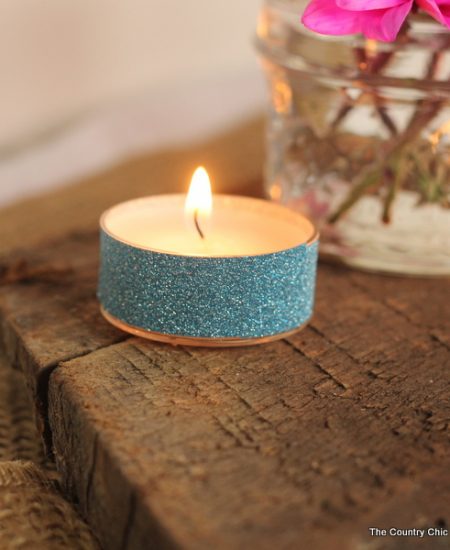 Make glitter tea lights in just 30 seconds with no mess! Use these for your wedding or reception. Click to get the full instructions on making your own.