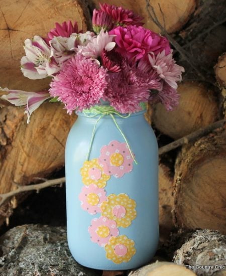 Mason Jar Spring Vase -- a quick and easy vase to make with a painted mason jar and fabric flowers.