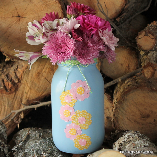 Mason Jar Spring Vase -- a quick and easy vase to make with a painted mason jar and fabric flowers.