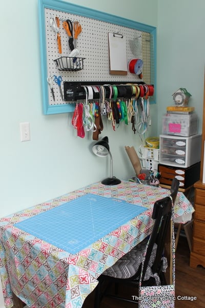 Organized Craft Room Tour -- a tour of a fabulous craft room with tons of ideas for organization. Plus a ton more craft room tours linked!