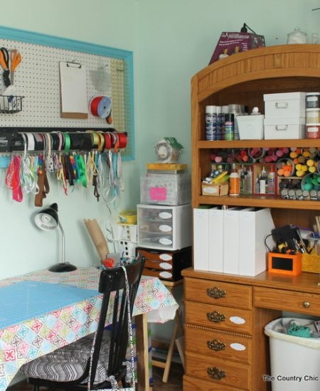 Organized Craft Room Tour -- a tour of a fabulous craft room with tons of ideas for organization. Plus a ton more craft room tours linked!