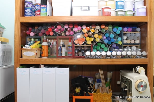 Organized Craft Room Tour -- a tour of a fabulous craft room with tons of ideas for organization. Plus a ton more craft room tours linked!