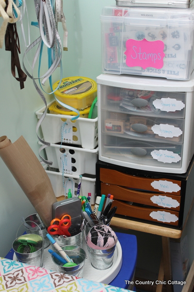 Organized Craft Room Tour -- a tour of a fabulous craft room with tons of ideas for organization. Plus a ton more craft room tours linked!