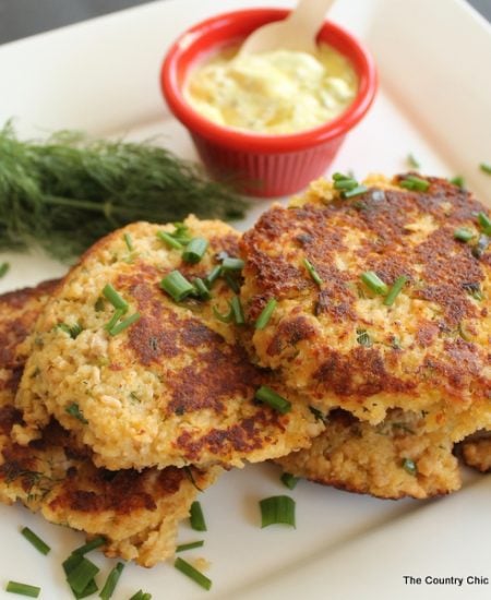 Salmon Cakes with Dill -- put an amazing spin on plain salmon cakes with this great recipe.