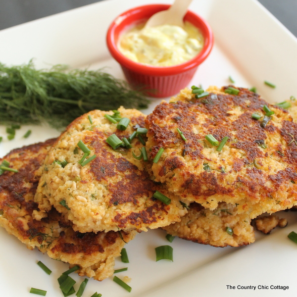 salmon cakes with dill