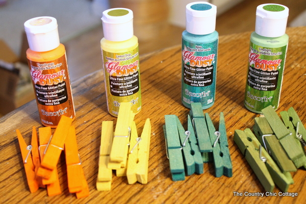 Dyed Glitter Clothespins -- make adorable clothespins the easy way with dye!  