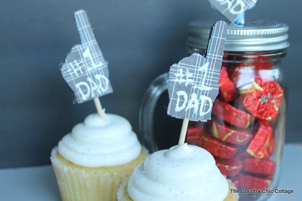 Foam fingers for an easy kids craft Father's Day gift