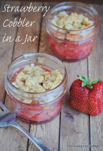 Strawberry Cobbler in a Jar -- get the super simple directions for making your own strawberry cobbler in a jar. The perfect seasonal dessert! 