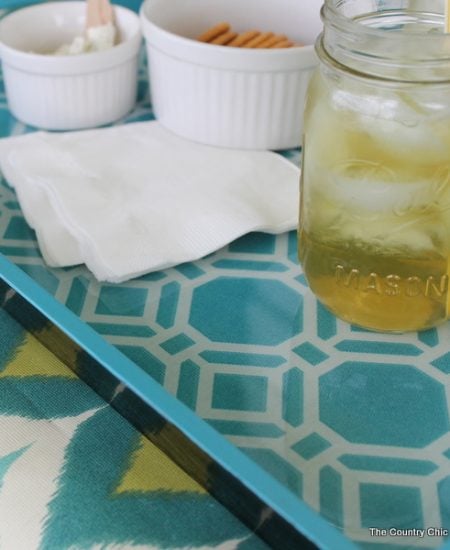 Make this Outdoor Serving Tray -- turn a thrift store tray into a fun accessory for your outdoor entertaining area with these instructions.